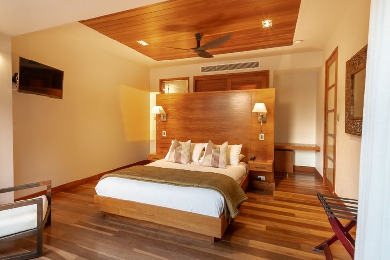 29 Courtyard Bedroom (9216) - Copy